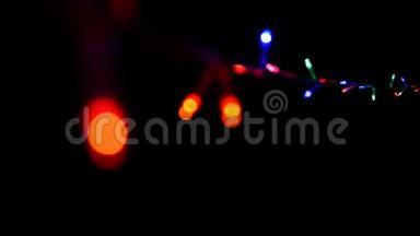 圣诞节，新年闪烁LED灯，线，黑色背景